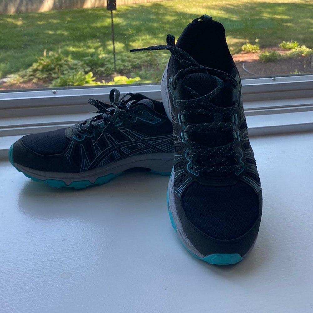 ASIC gel athletic shoes size 9
